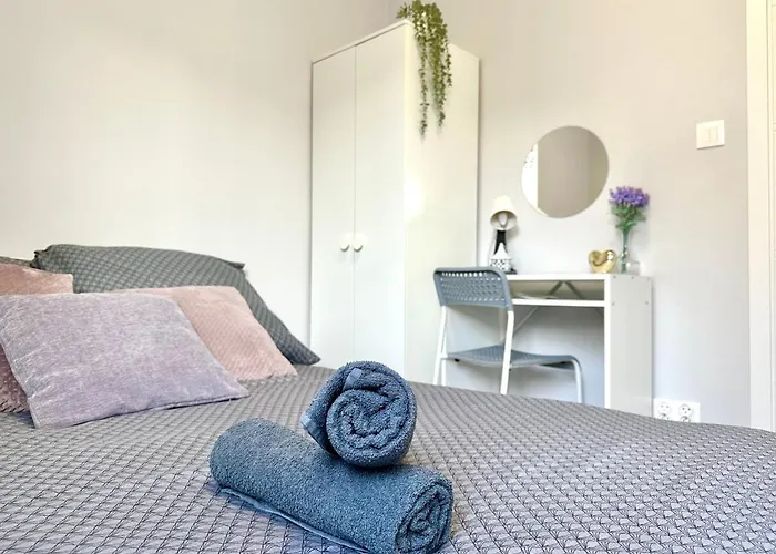 Mmrent Pink Fusion Room